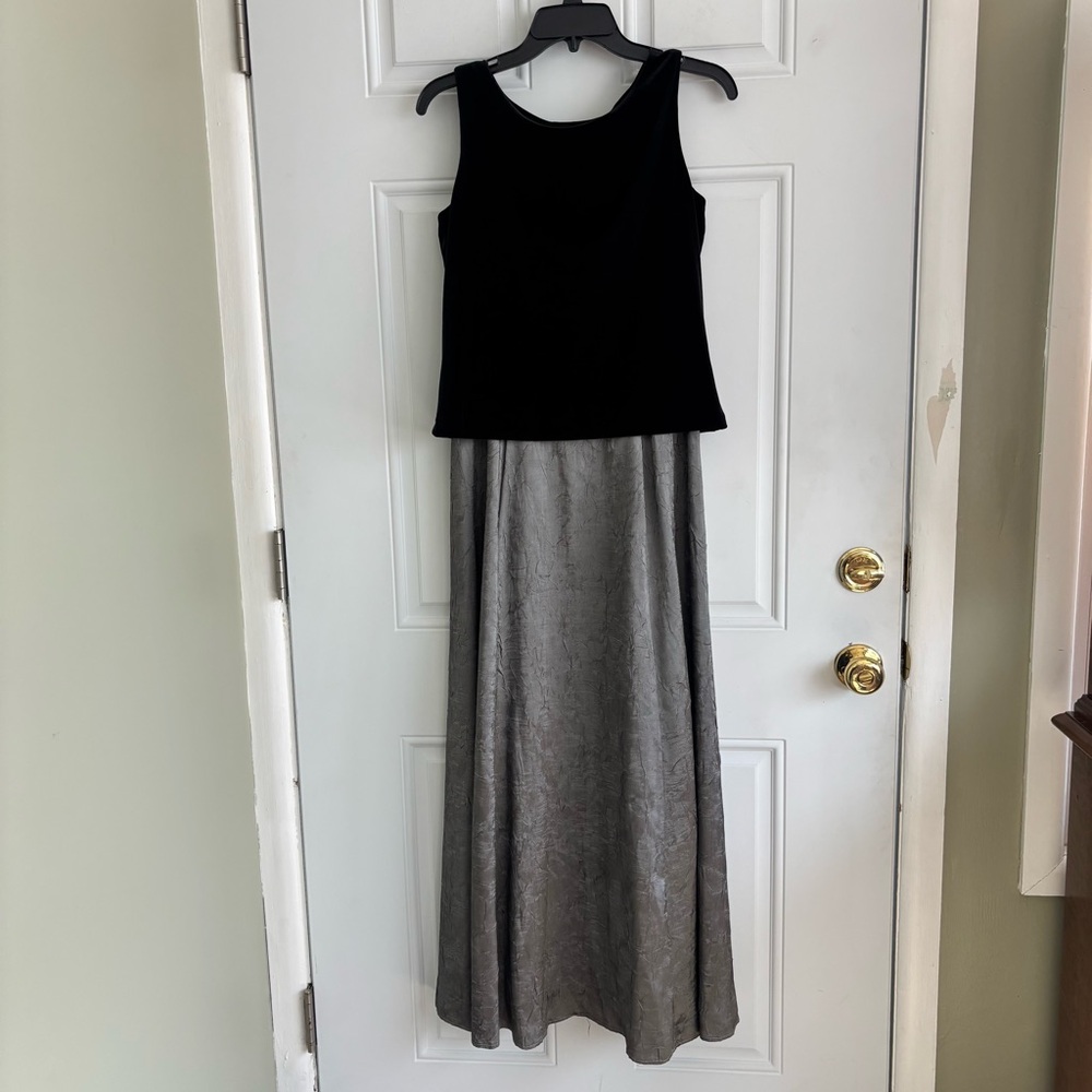 Vintage Ariana by Rachel Kaye Black/Grey Metallic Long Formal Dress, Size 10